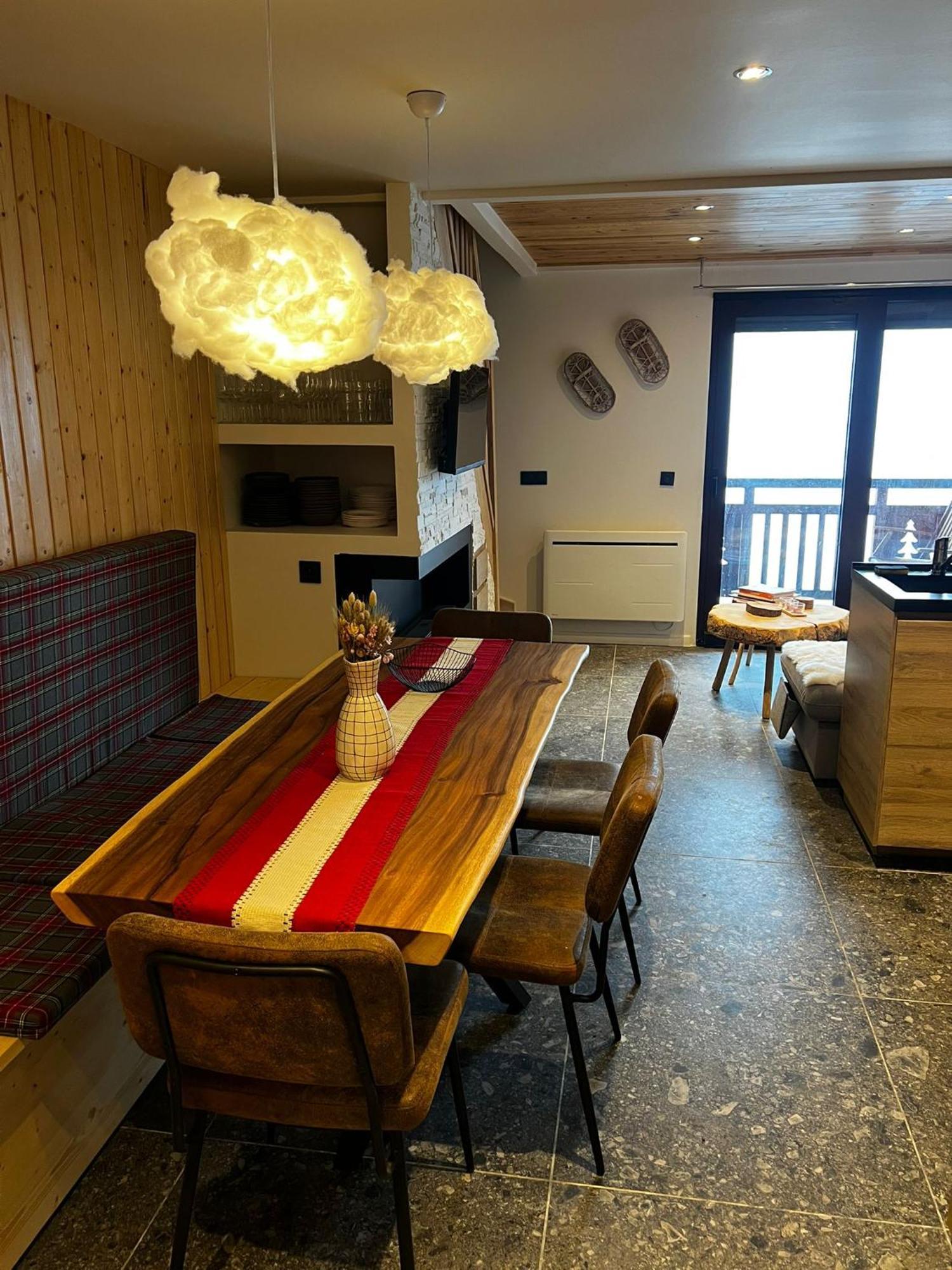 Stunning With Breathtaking View! Apartment *