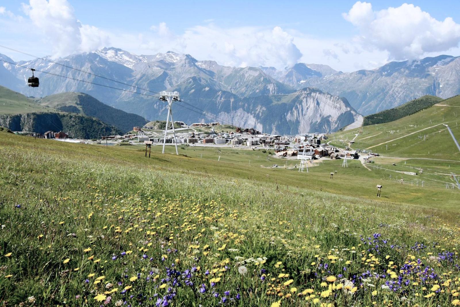 Stunning With Breathtaking View! Huez