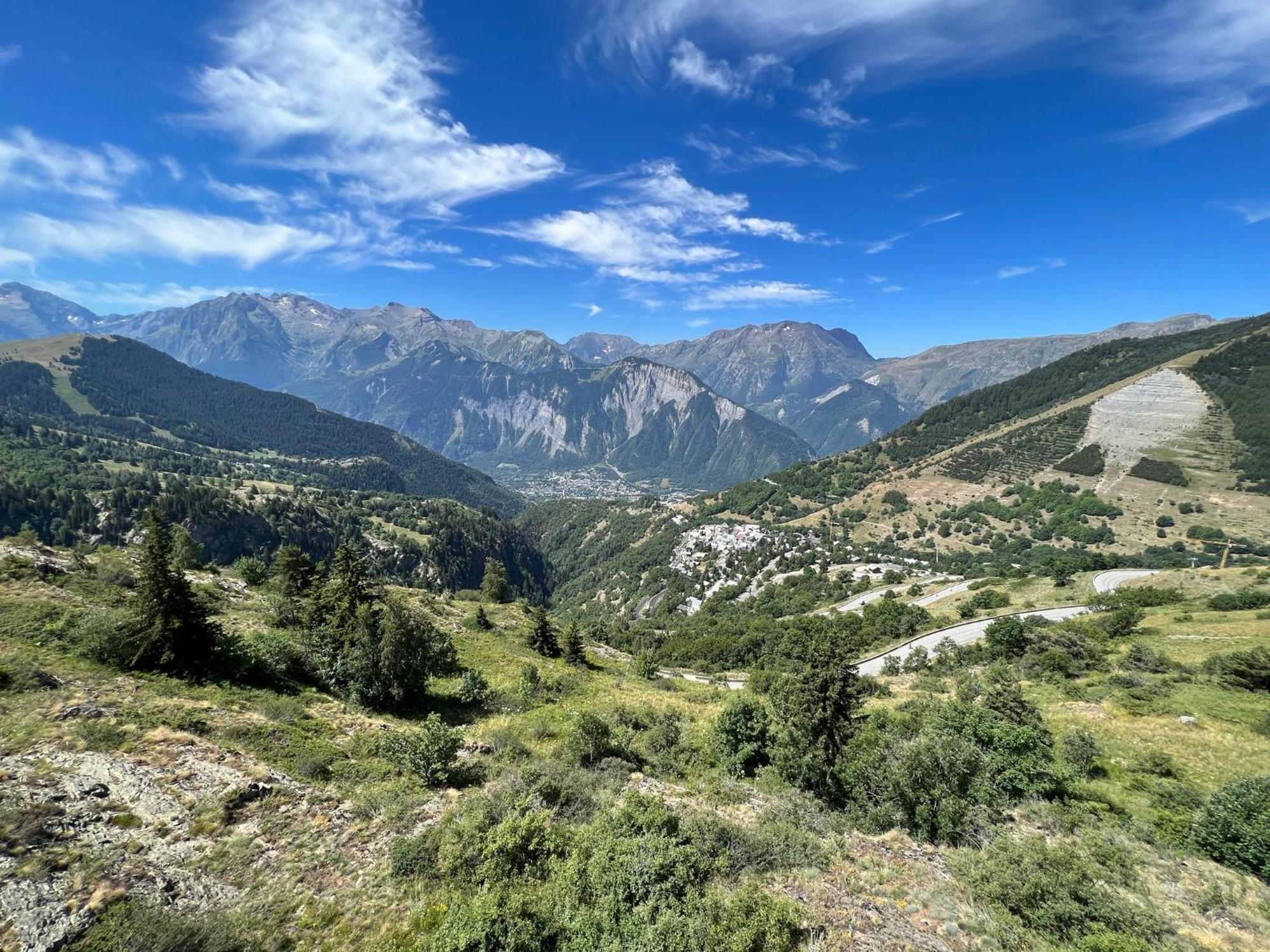 Stunning With Breathtaking View! Huez